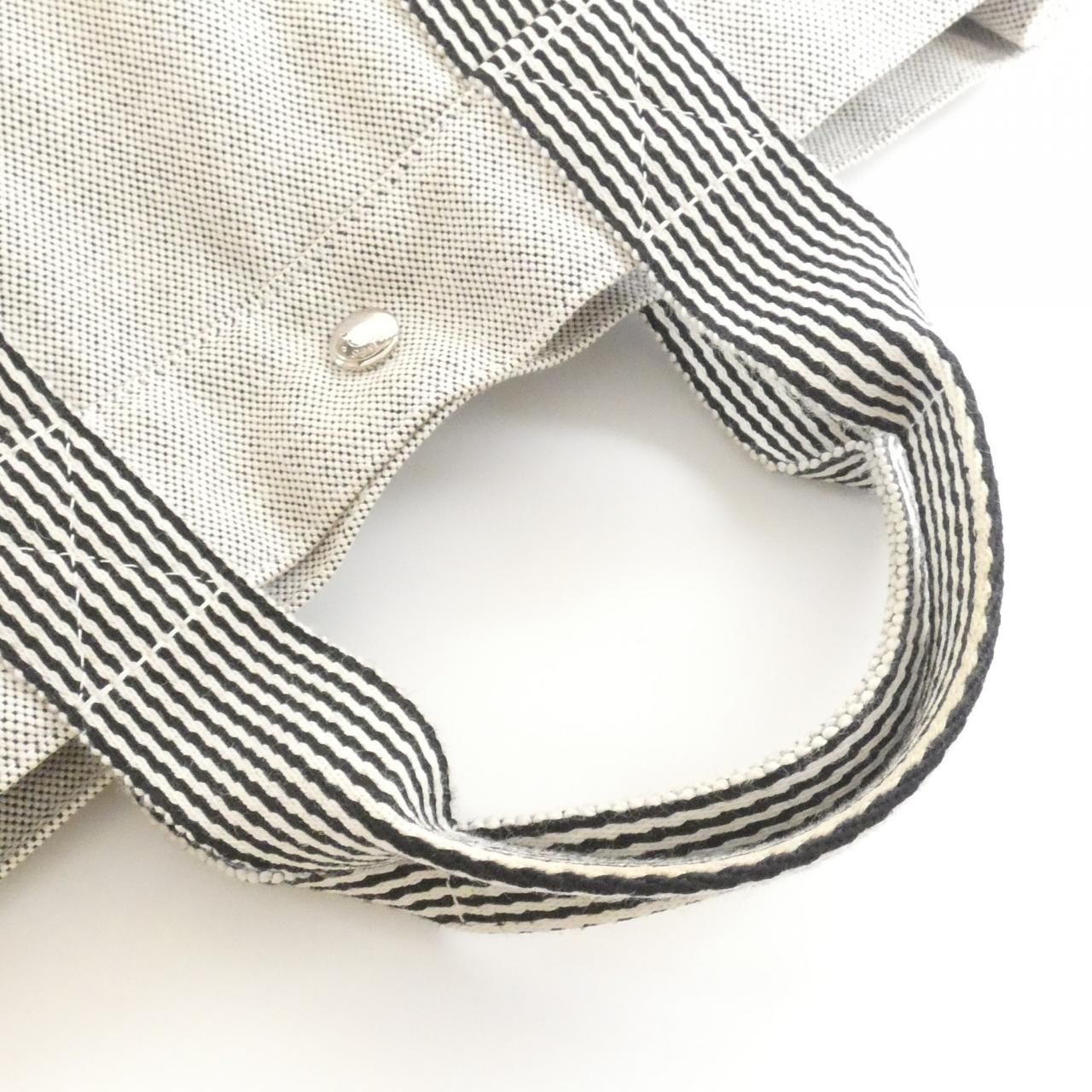 動作済 エルメス ニュー サック フール トゥ MM 102018M バッグ に近い