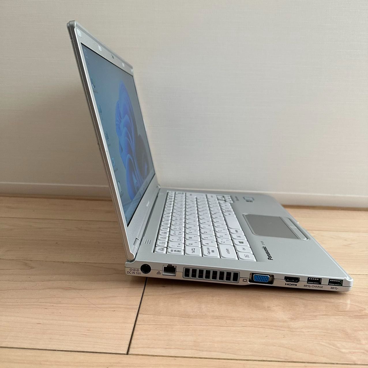 中古美品ノートパソコンPanasonic CFLX5-3/i5高速/SSD - メルカリ