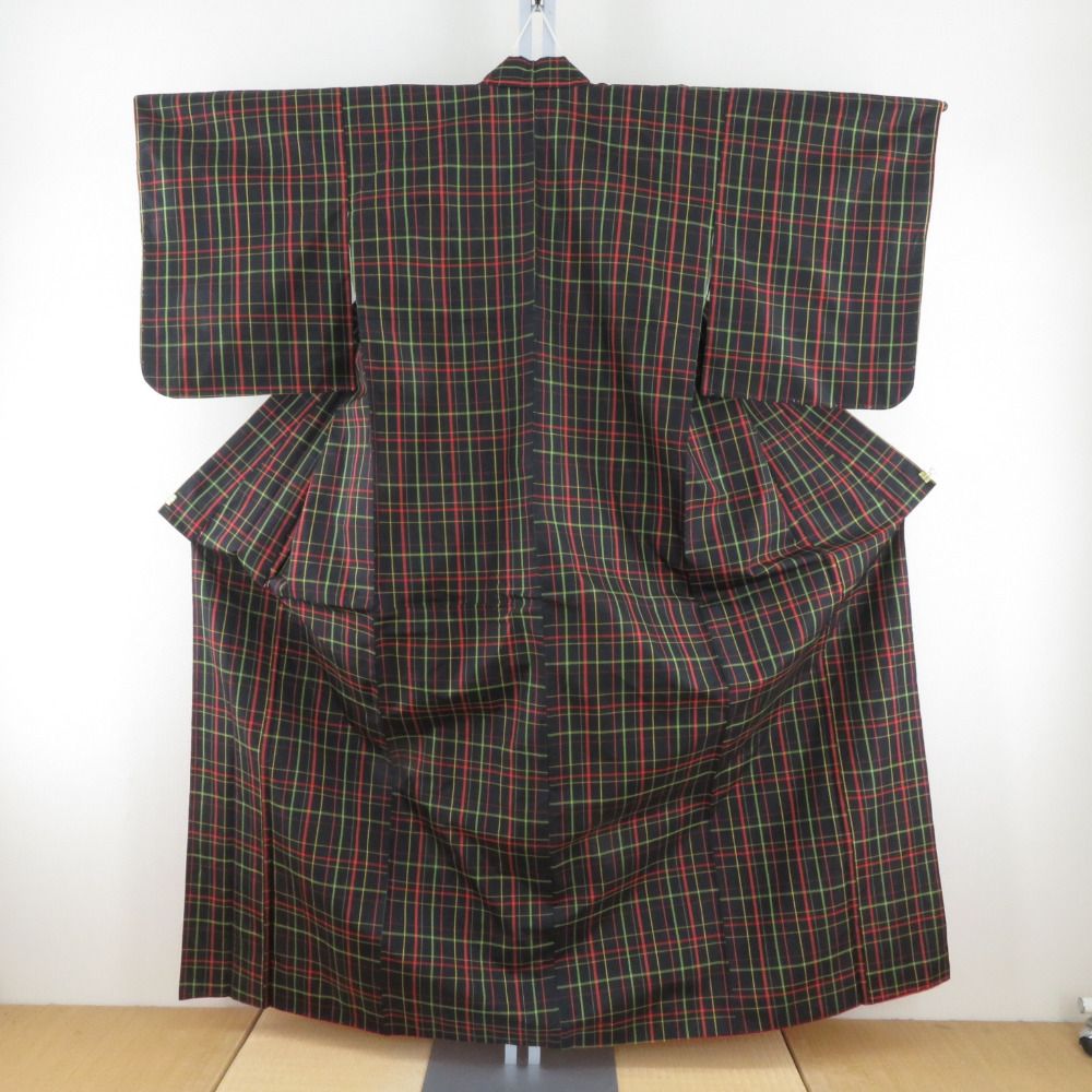 紬 着物 本場大島紬 アンサンブル 羽織付 格子文様 袷 バチ衿 黒色x