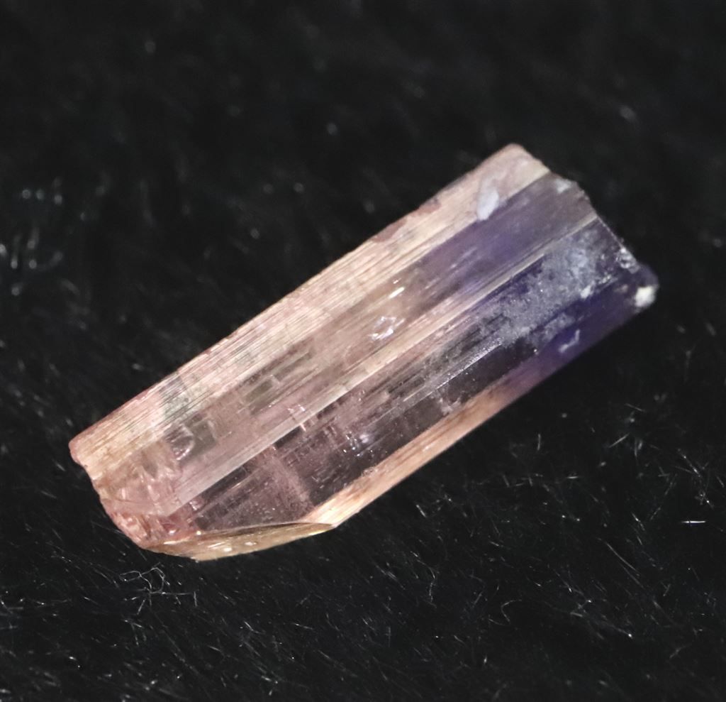 ピンクタンザナイト 原石 結晶 非加熱 3.9ct - 榎本通商 - メルカリ