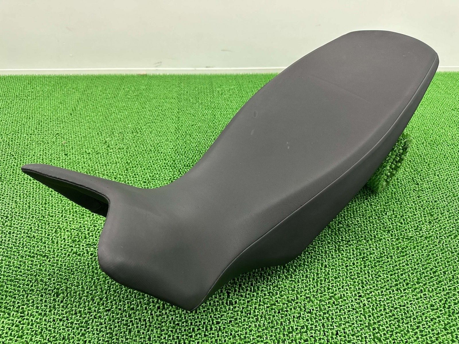 F700GS シート 5253 7697694 BMW 純正 バイク 部品 52537697694 F650GS 800GS 修復素材や張替えベースに シートベース良好 Tb