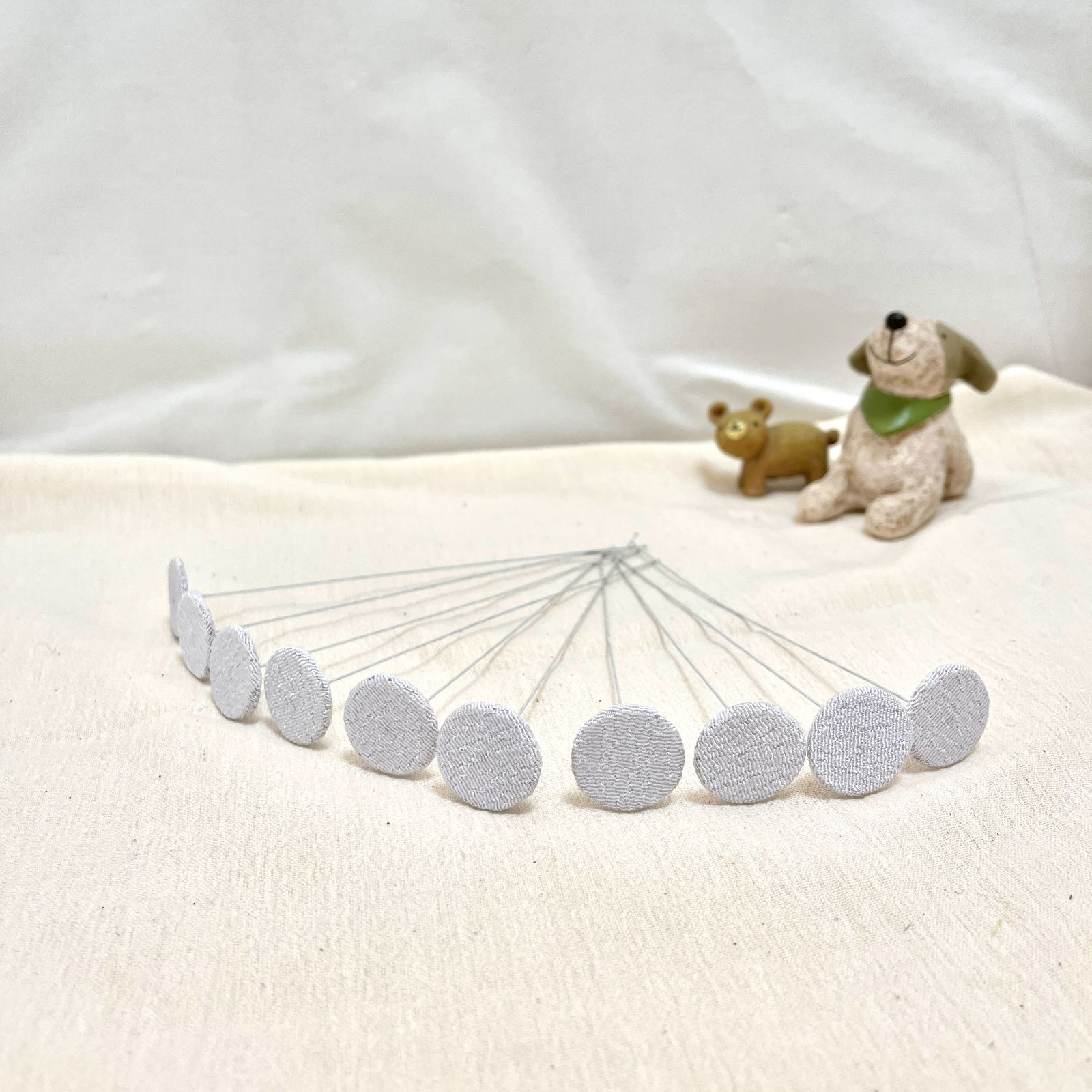 No.600　new　おちりん　ホワイト　１０本　つまみ細工　ハンドメイド