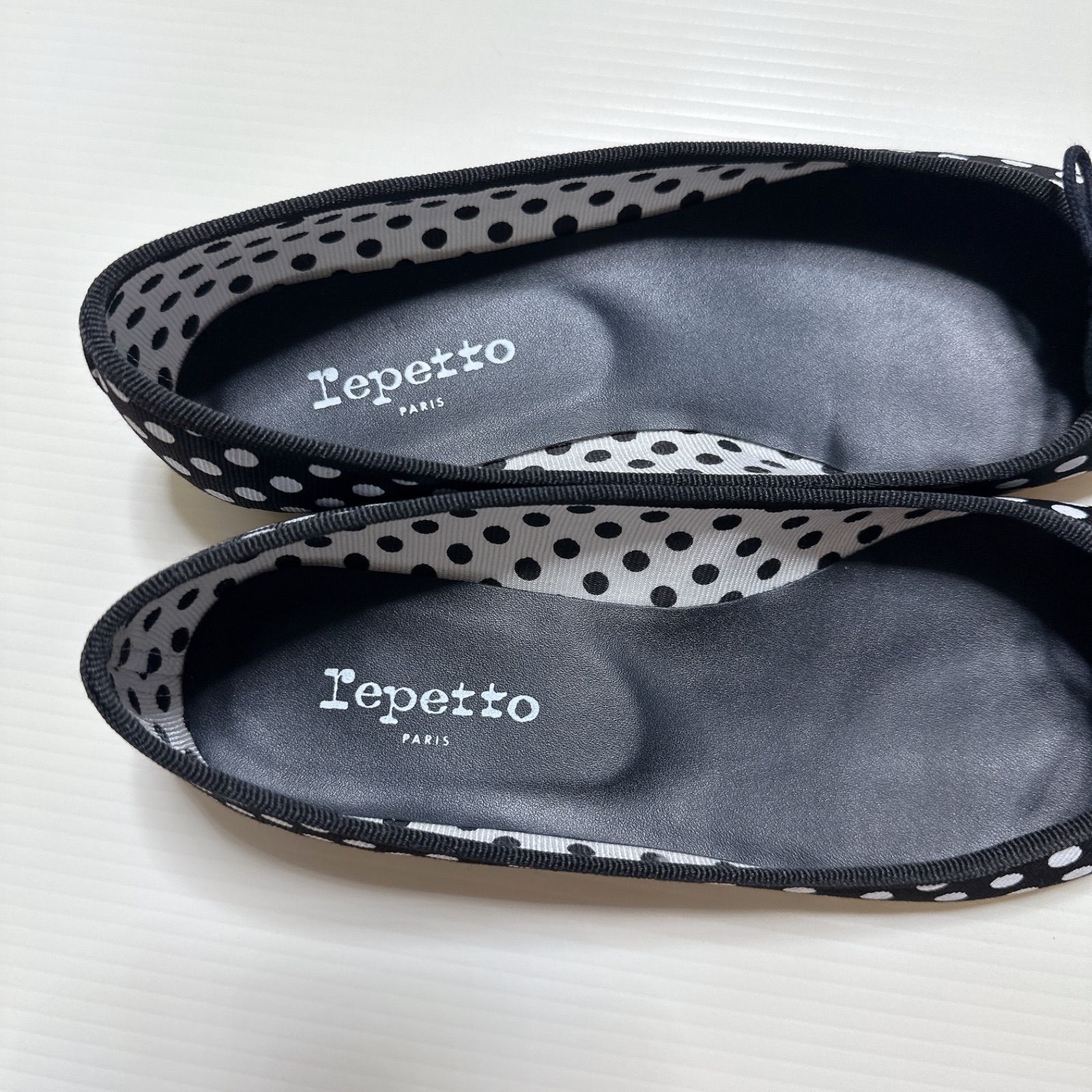 レペット Repetto バレエシューズ バレリーナ フラットシューズ サンダル パンプス ミュール リボン ドット柄 ポインテッドトゥ 黒 白  38.5 レーディス 靴 試着のみ 正規品 - メルカリ