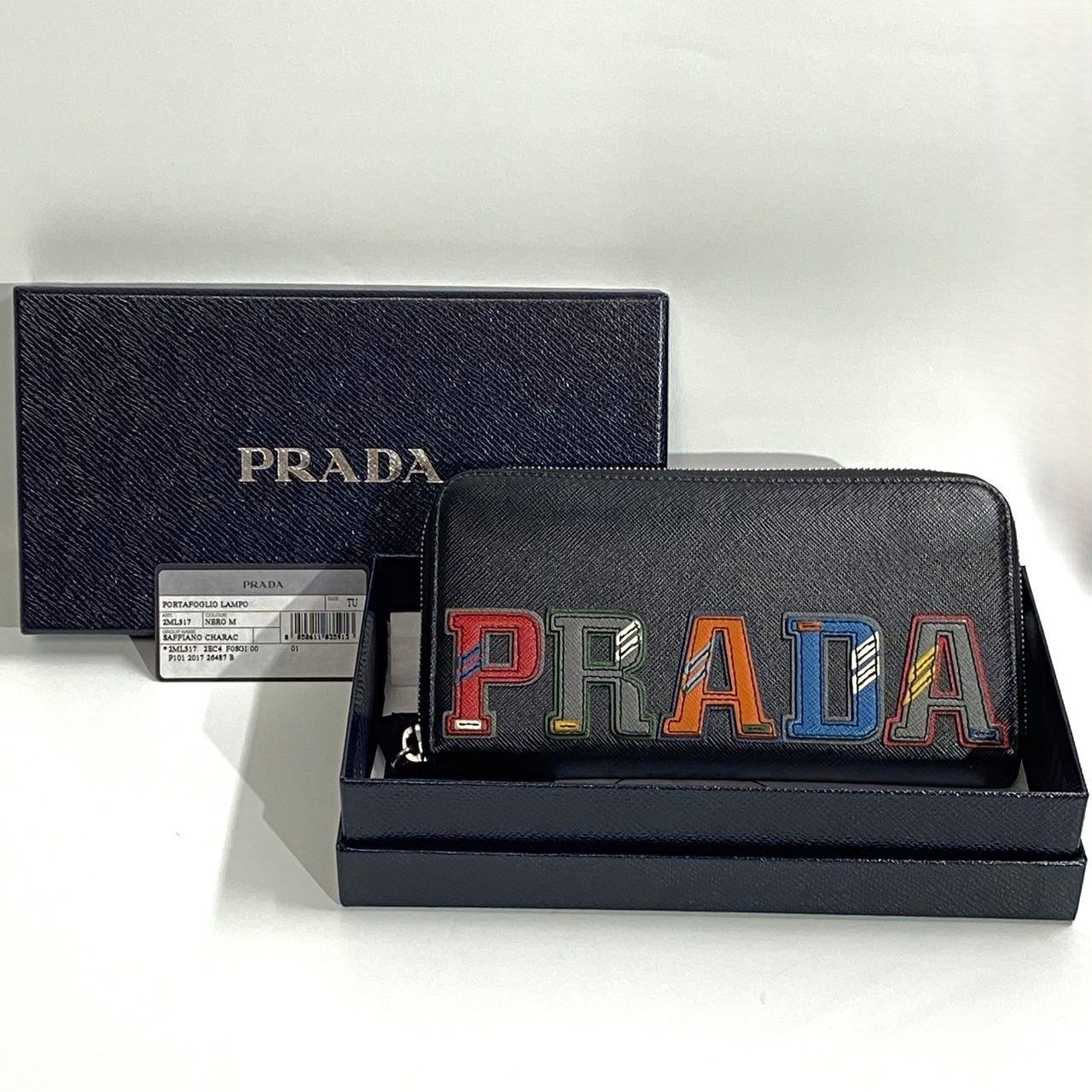 ✨未使用に近い✨　PRADA 長財布　サフィアーノレザー　二つ折り　刻印 PRADA - プラダ PRADA ロゴ刻印 サフィアーノ レザー 二つ折り