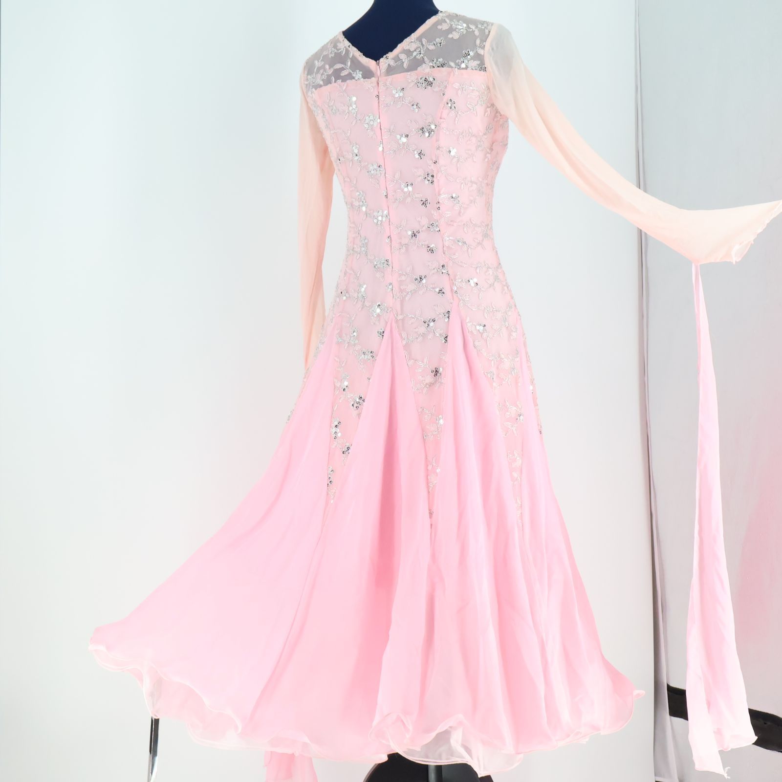 ピンクスパンコールワンピース B1669☆M☆ピンク/スパンコール