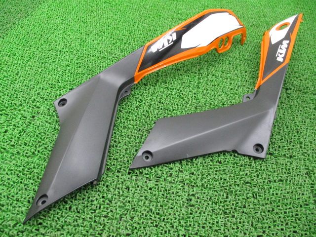 640LC4スーパーモト シートカウル 左右 橙/黒 981.08.041.000 KTM 純正 バイク 部品 コンディション良好 割れ欠け無し 【中古】 74 640LC4スーパーモト シートカウル 左右 橙/黒 981.08.041.000 KTM 純正