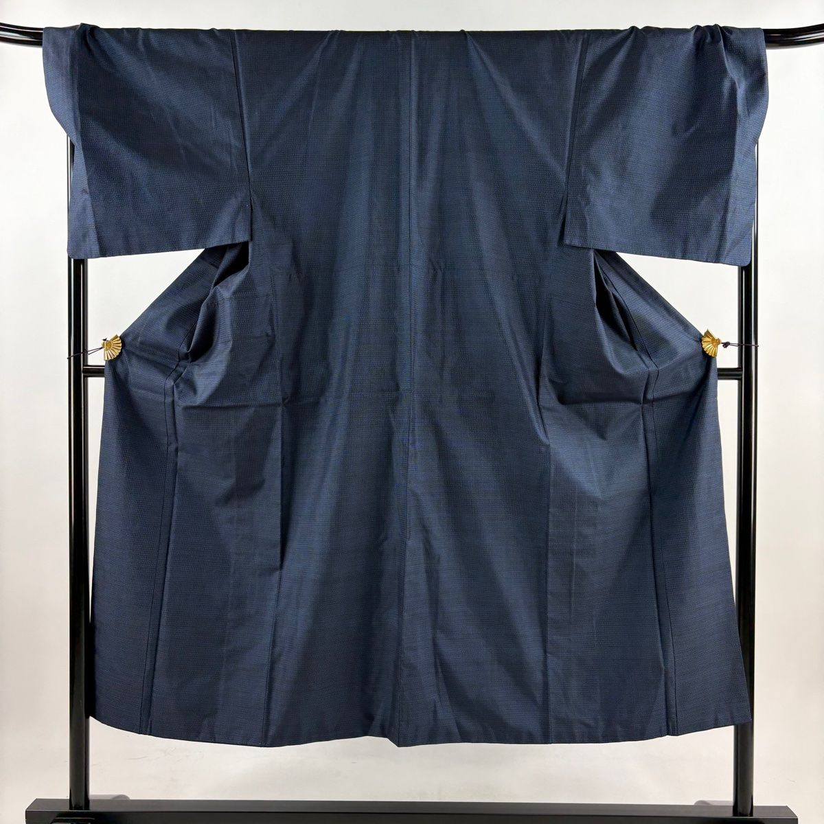 男着物 身丈145cm 裄丈72cm M 袷 アンサンブル 大島紬地 証紙 亀甲 紺色 正絹 秀品