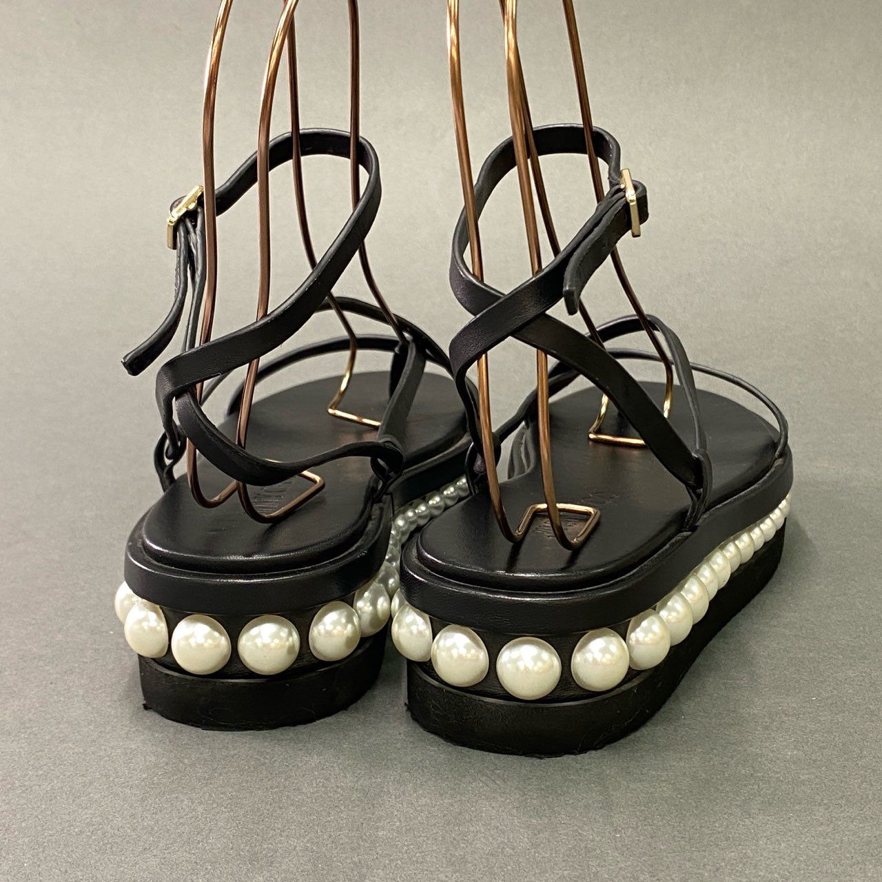 美品 JIMMY CHOO パール装飾ミュール ブラック23cm レディースミュール