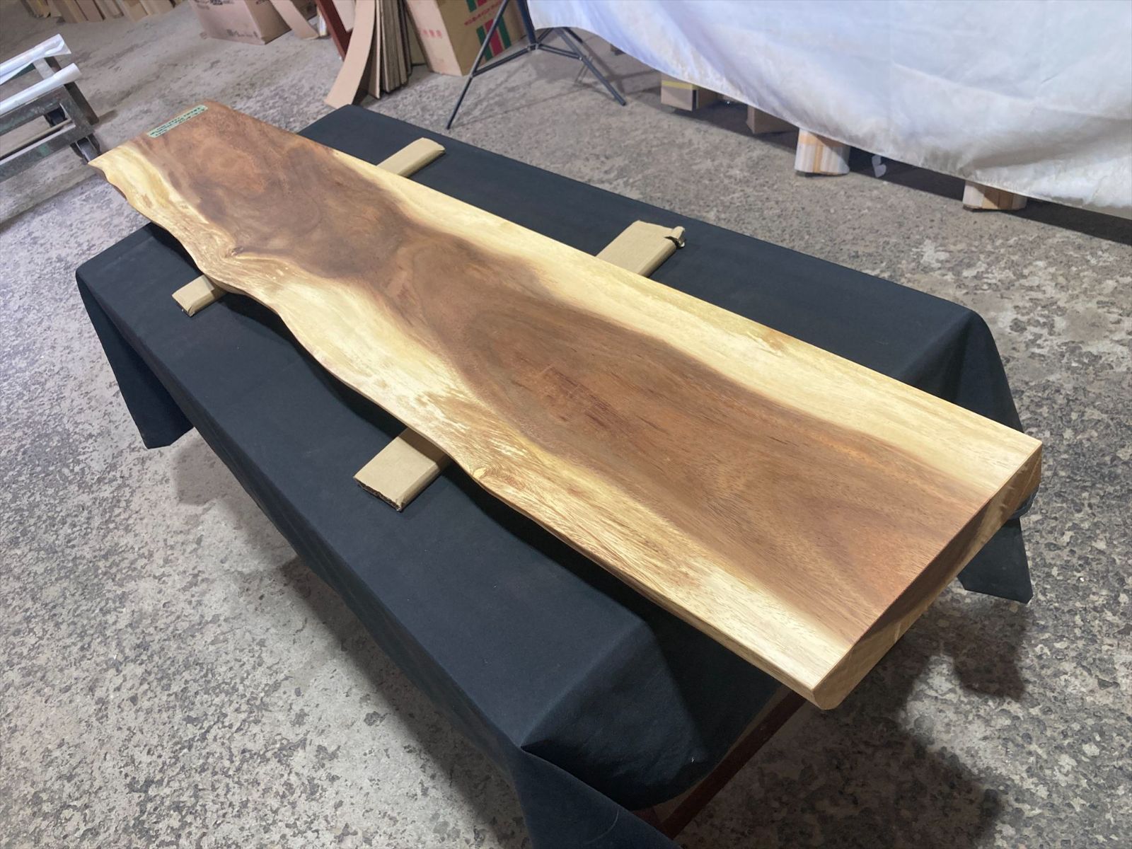 モンキーポッドテーブル KIDOMEIMOKU モンキーポッド一枚板ダイニングテーブル｜200cm(6