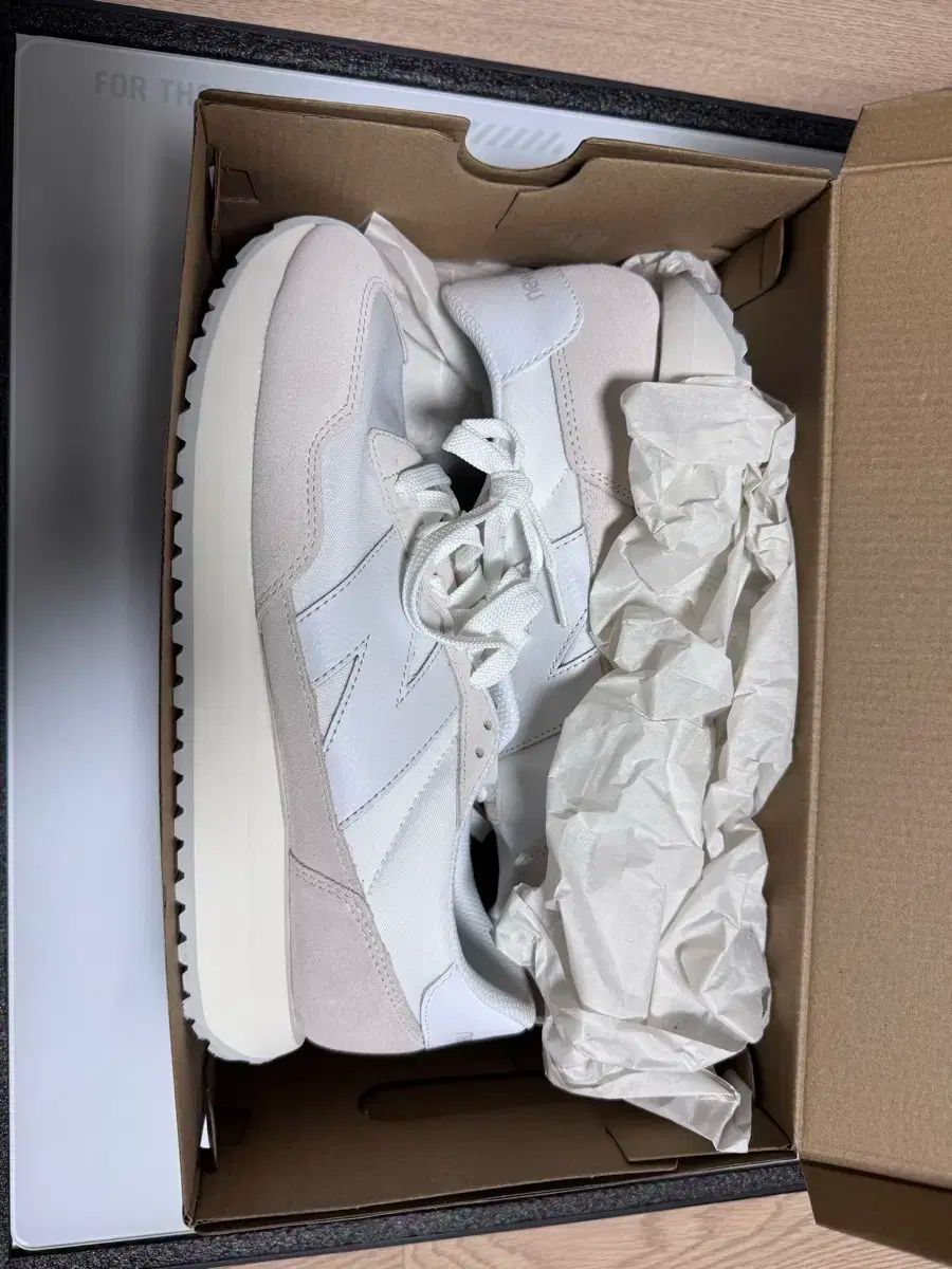  New Balance(ニューバランス) 327 クリーム 新品 スニーカー