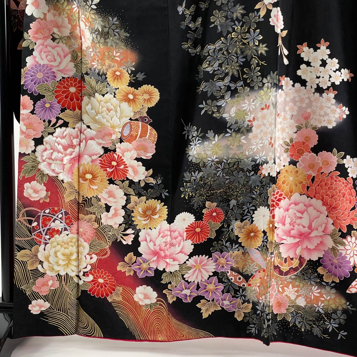 振袖 逸品 草花 鞠 金銀彩 刺繍 黒 袷 身丈163.5cm 裄丈69cm L 正絹