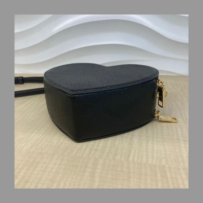 美品】 COACH （コーチ） ﾊｰﾄ ｸﾛｽﾎﾞﾃﾞｨ ｼｮﾙﾀﾞｰﾊﾞｯｸﾞ バッグ