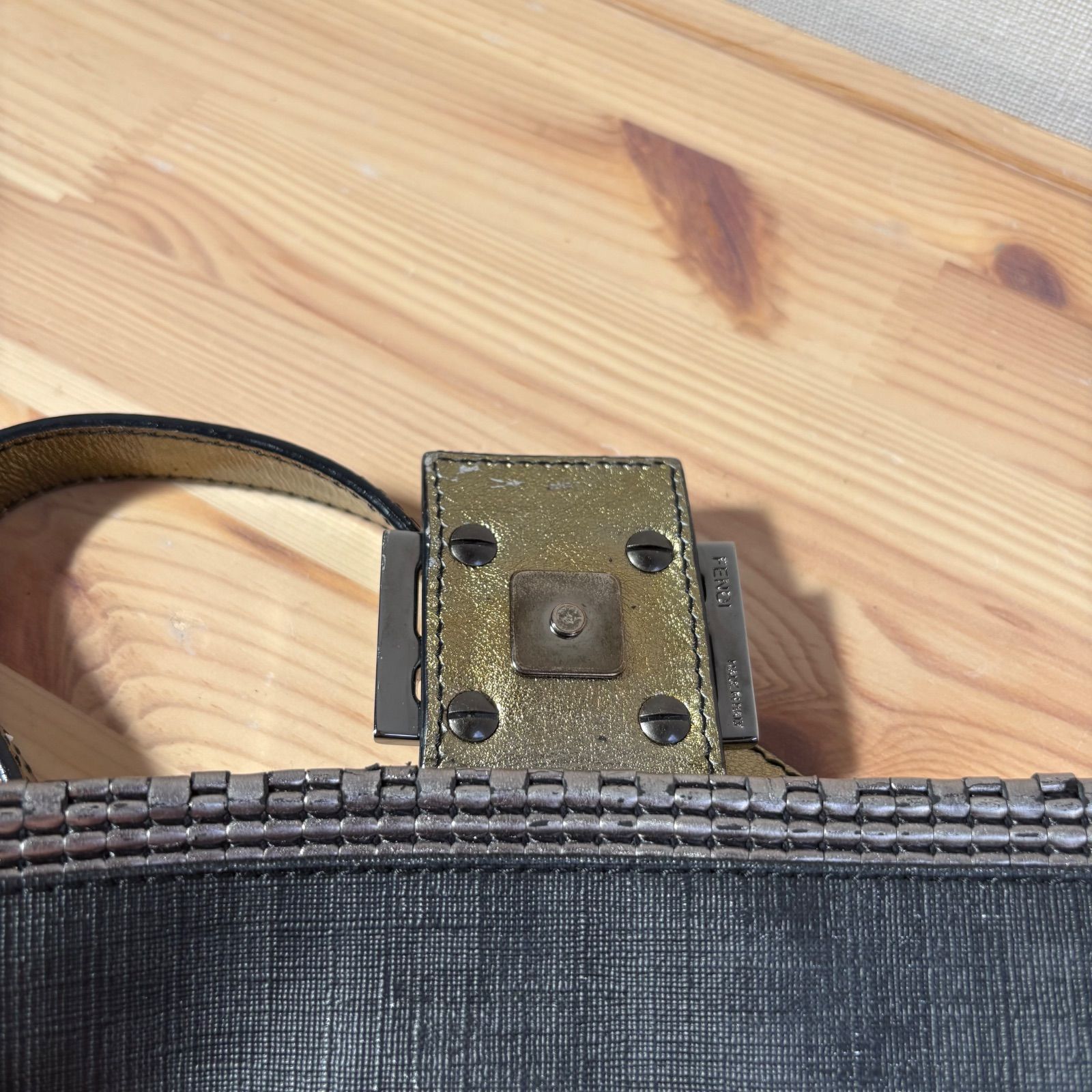 フェンディ メタリック