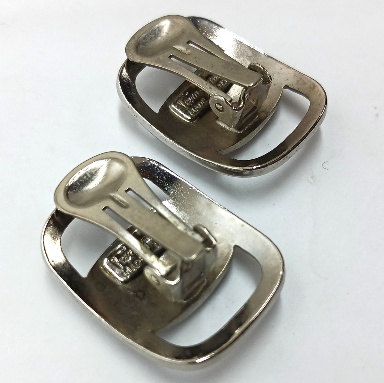 Salvatore Ferragamo シルバーイヤリング Salvatore Ferragamo フェラガモ ヴァラ イヤリング シルバー