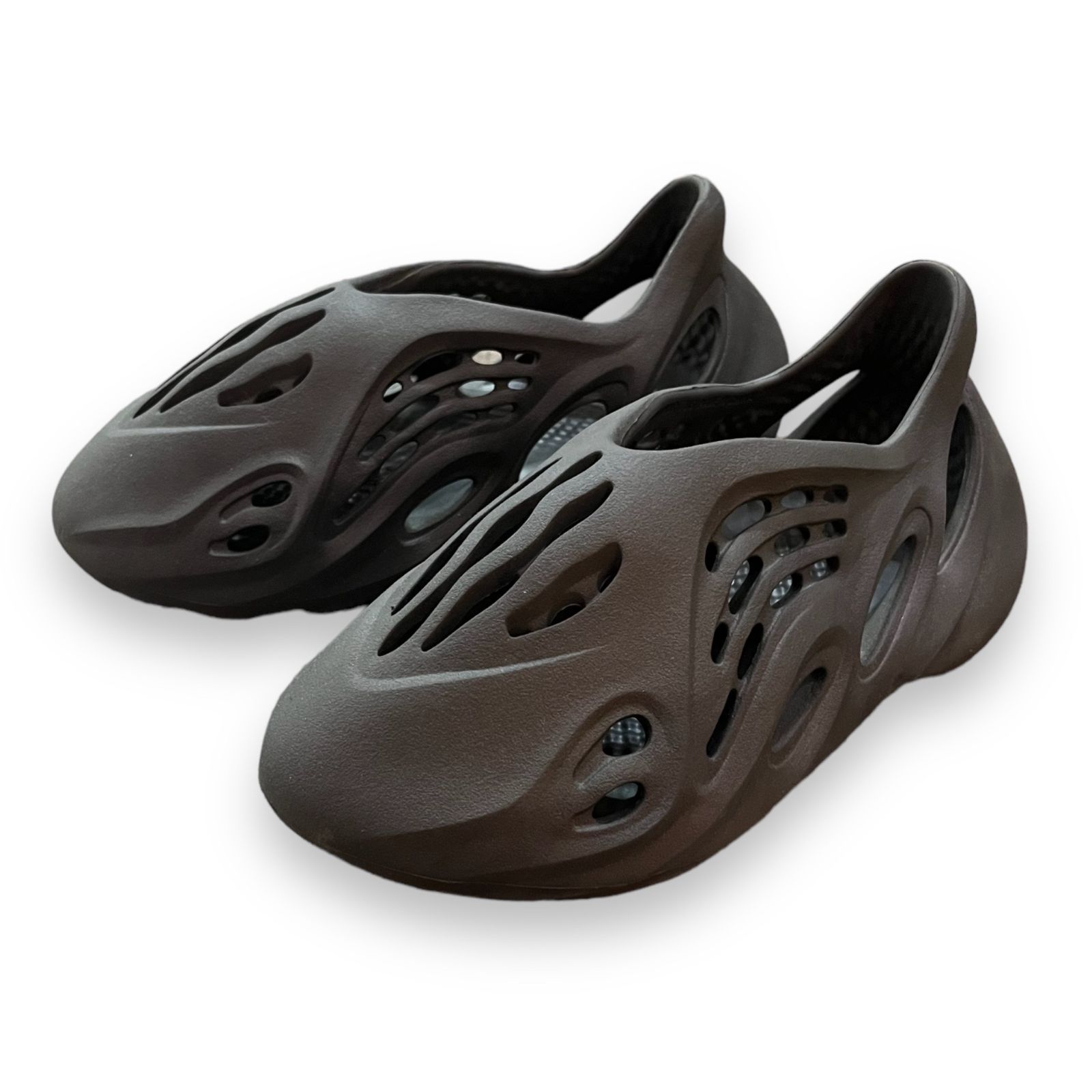 希少 adidas YEEZY Foam Runner Onyx HP8739 イージー フォームランナー サンダル アディダス イージー