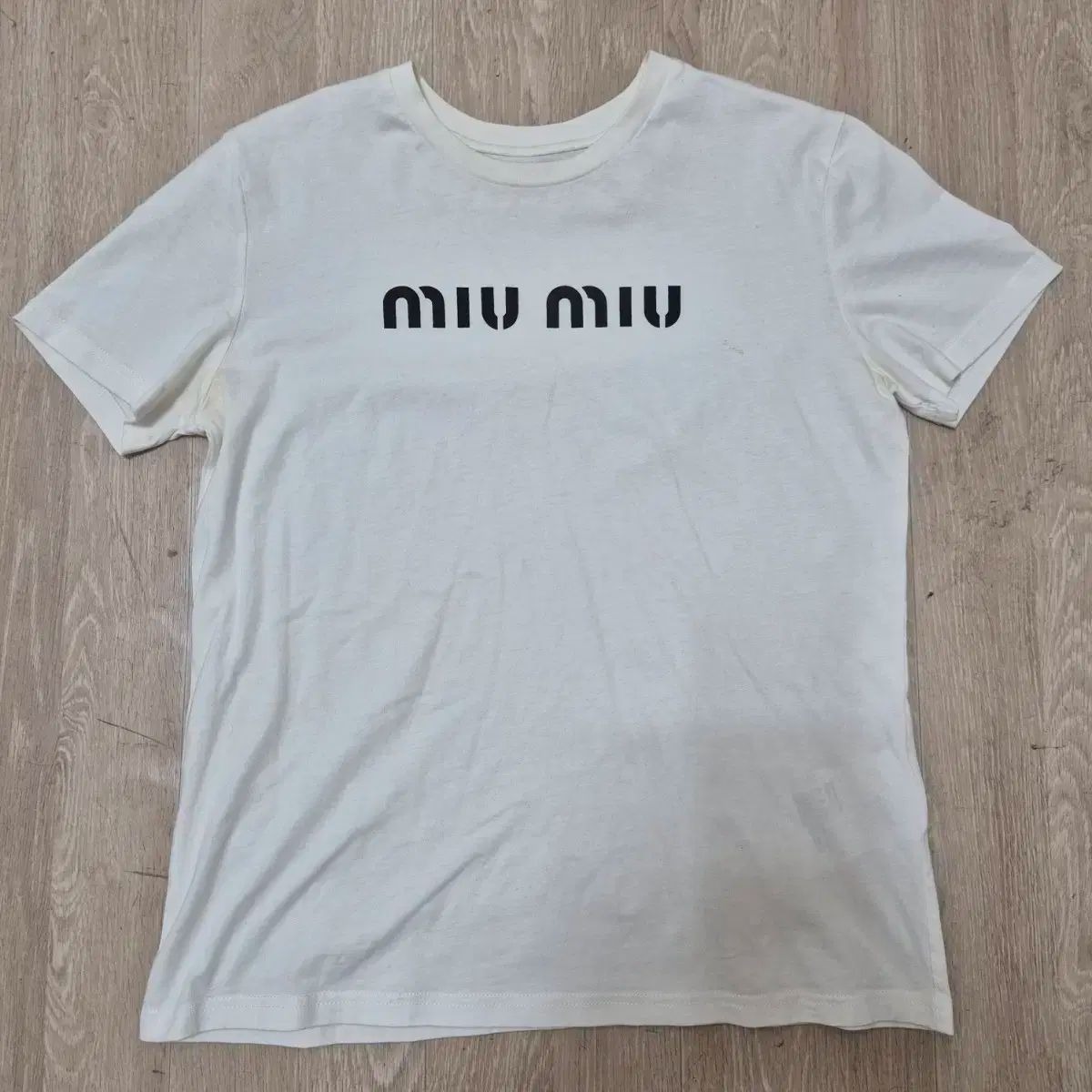 MIU MIU(ミュウミュウ) ビックロゴ 半袖Tシャツ - メルカリ