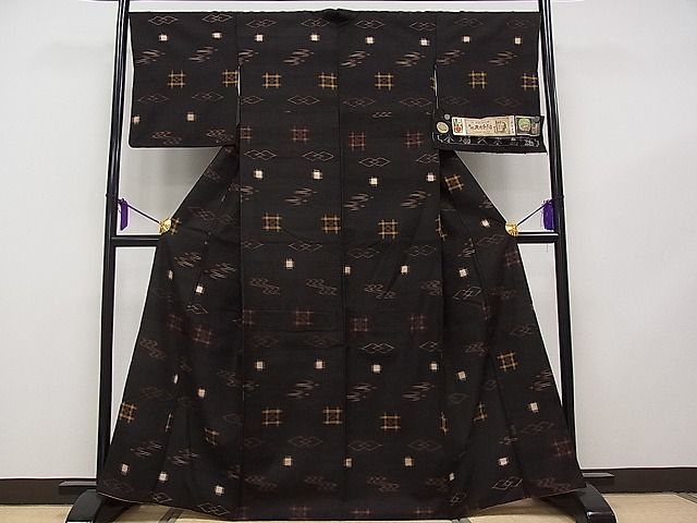 平和屋本店□極上 国指定重要無形文化財 本場久米島紬 手織 証紙付き