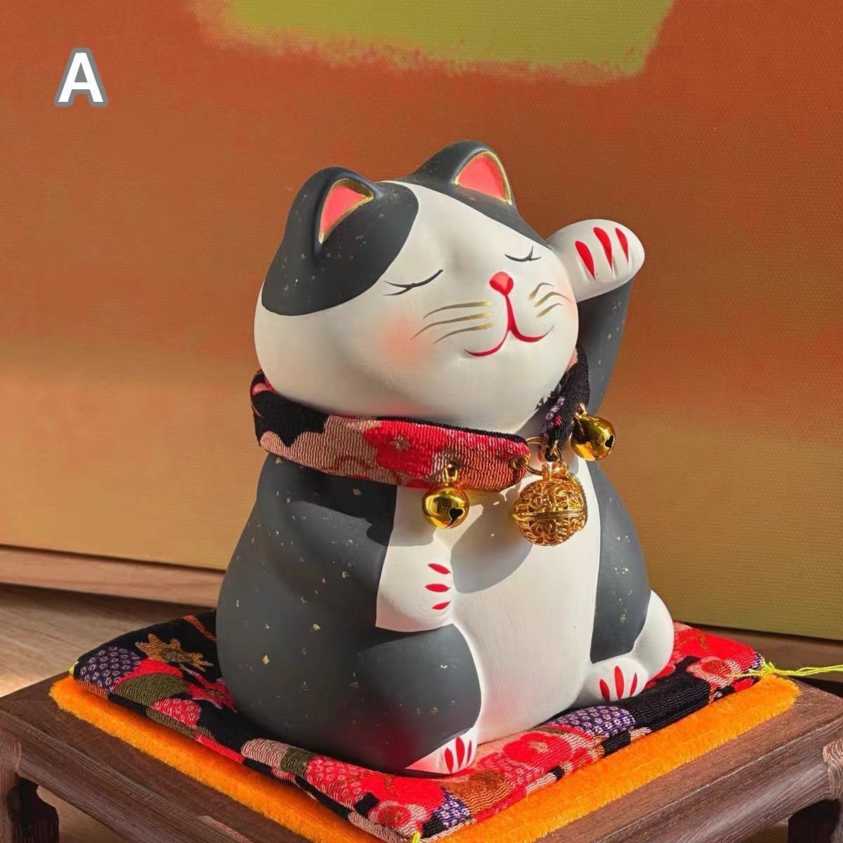 日本の幸運の猫の置物 セラミック 幸運の猫像 卓上動物彫刻風水 デスクオーナメント ホームアート装飾 本棚デスクトップ用 - メルカリ