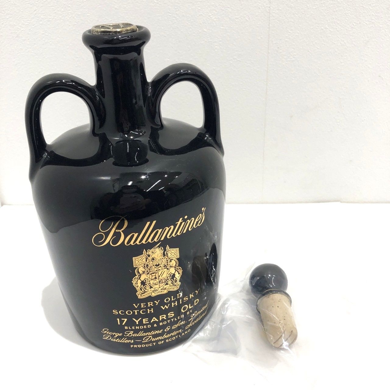 ウイスキー whisky バランタイン 17年 黒陶器 750ml 43% 重量 ウイスキー whisky バランタイン 17年 黒陶器 750ml 43% 重量