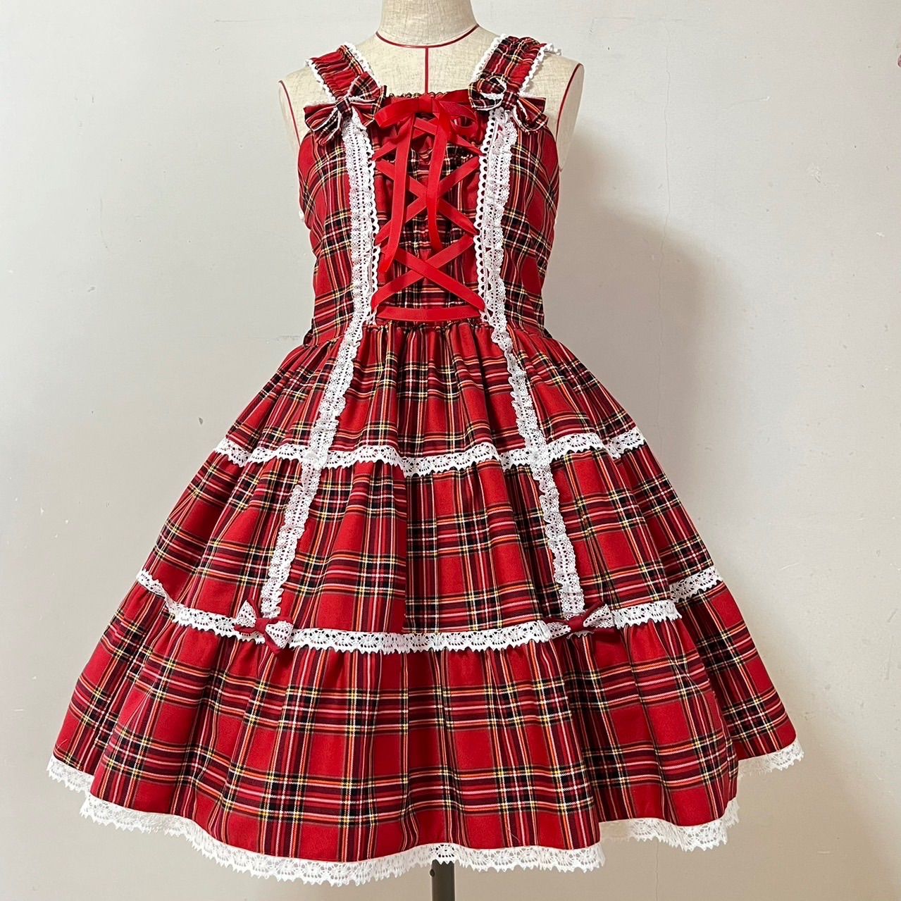 タータンチェックジャンスカ　赤 タータンチェックジャンパースカート 赤 30日以内発送 - メルカリ
