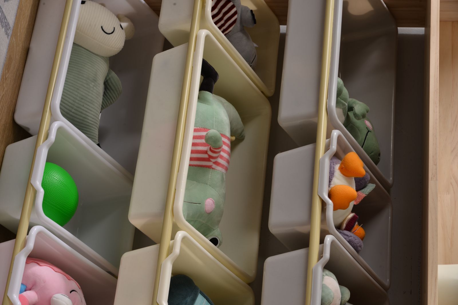 絵本棚付き 子ども用家具