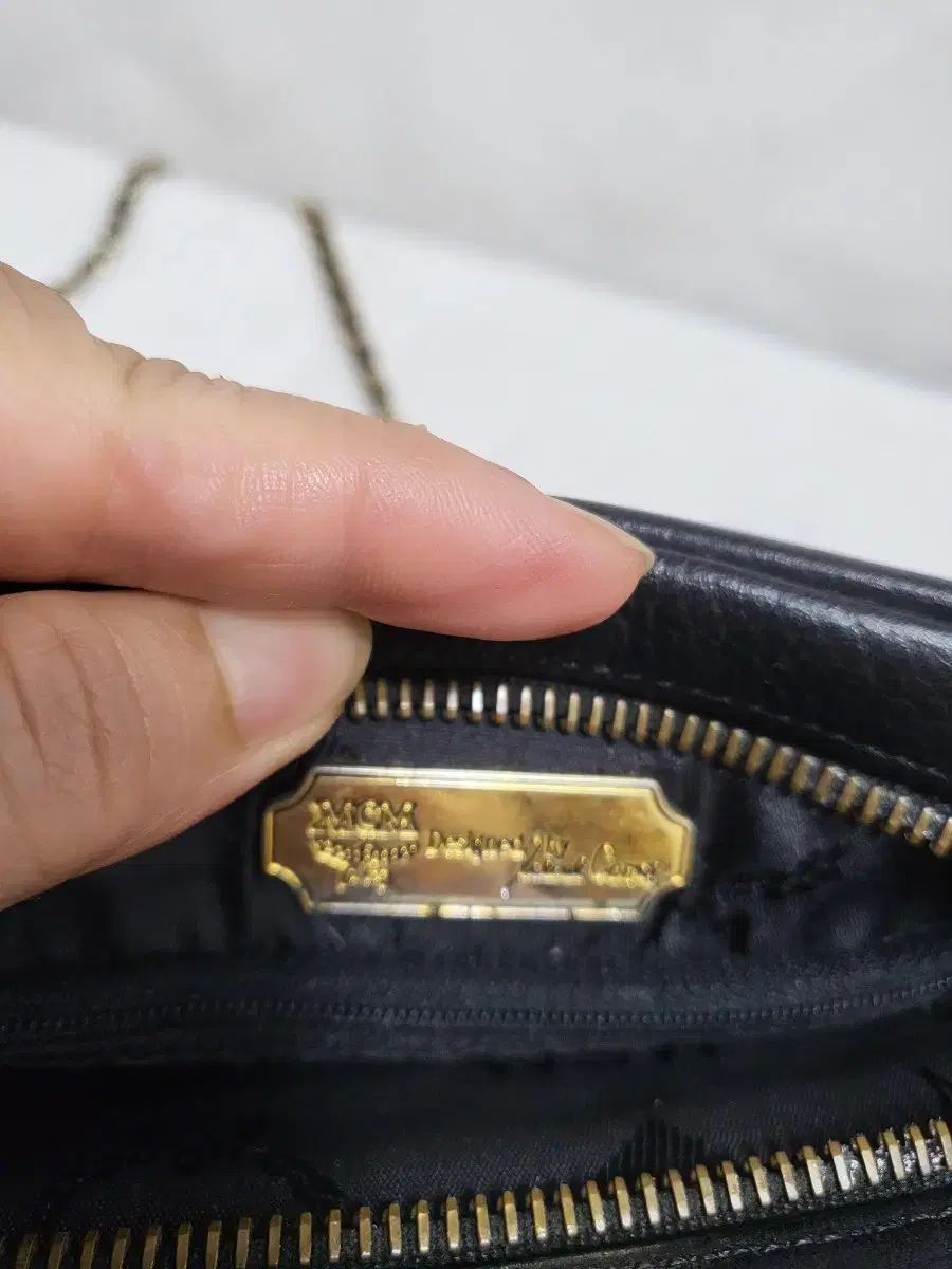 MCM ミニクラシックチェーンクロスバッグ