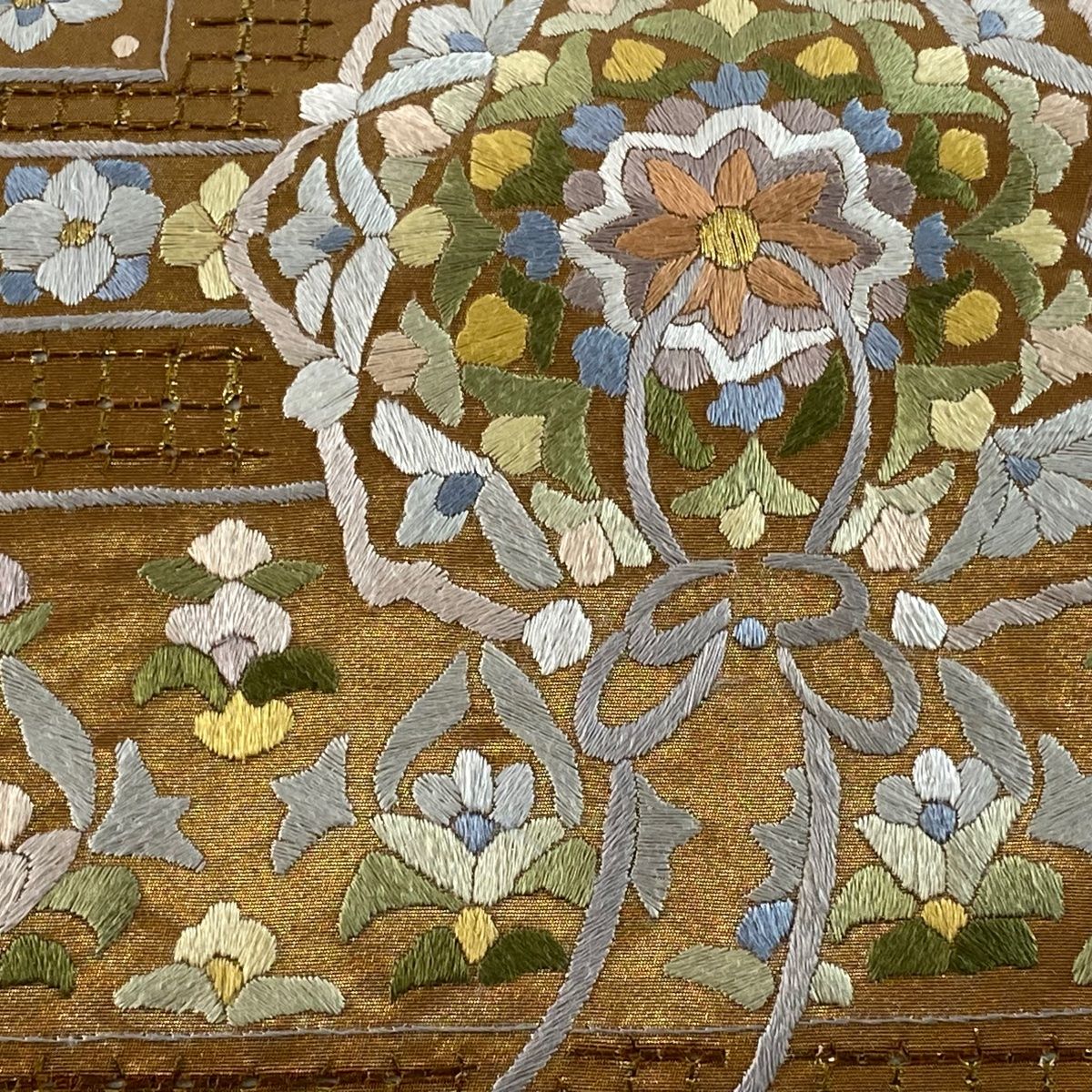 中古】 袋帯 正絹 ゴールド地に花びら文様 六通柄（袋帯 美品 逸品  