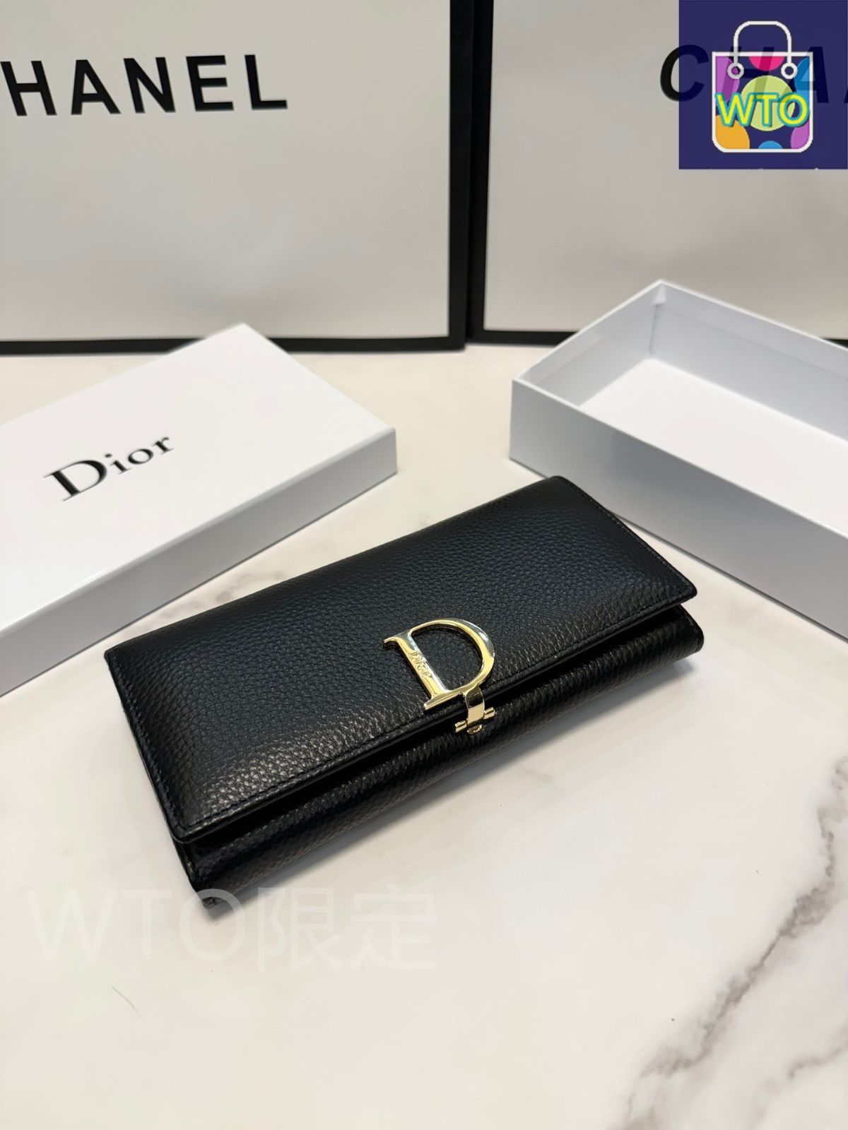 レザー使用 実用的でスタイリッシュなデザイン