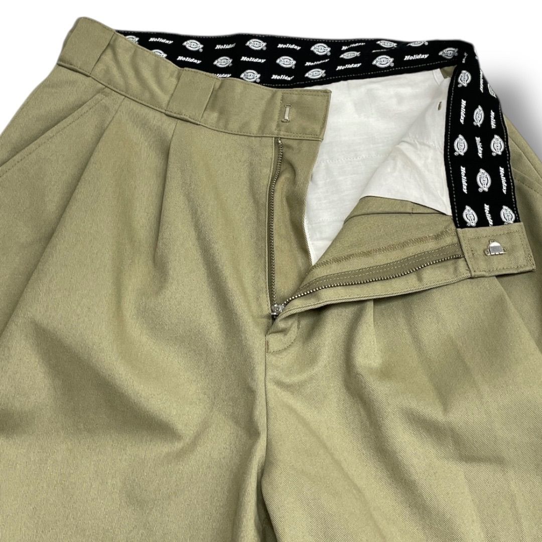 HOLIDAY DICKIES 2TUCK PANTS 2タックパンツ Dickies（ディッキーズ）の「DICKIES 2TUCK PANTS ディッキーズ2