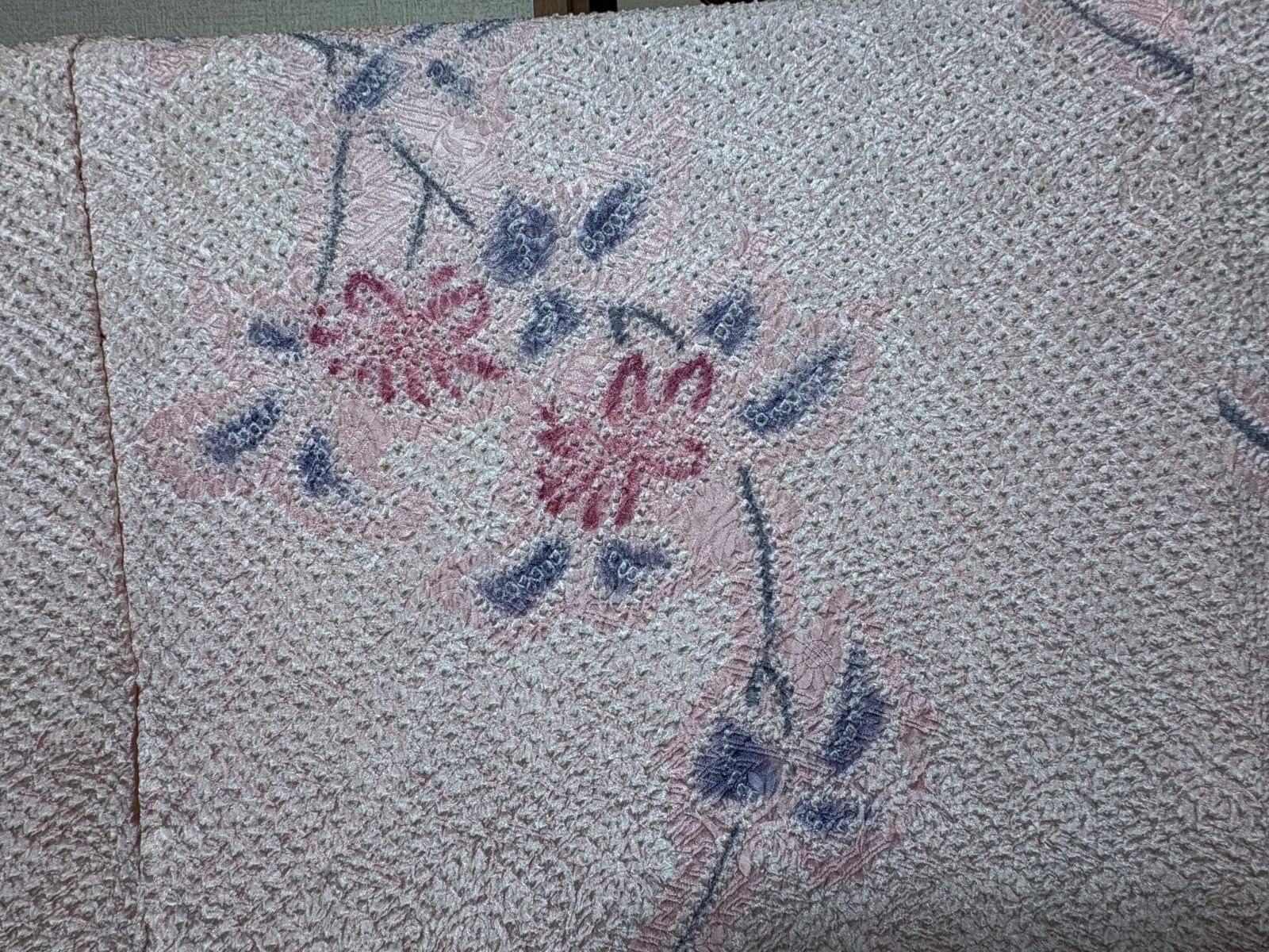 着物 小紋 正絹 / 薄桃色系 ピンク / 生地 ザラメ 花柄 / 身丈約