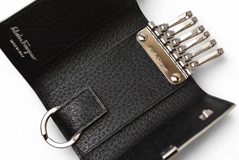 未使用 Ferragamo フェラガモ キーリング レザー 革 ブラック 現行 Salvatore Ferragamo フェラガモ FERRAGAMO キーリング キーホルダー