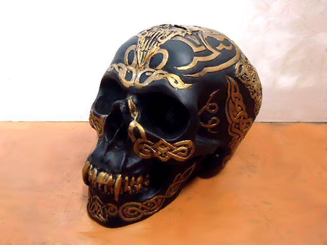 黒とゴールド色のセルティック ヴァンパイア 小売 スカルヘッド 彫像