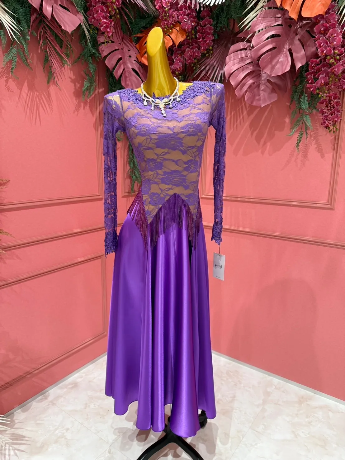 赤いパソドブレドレス 片肩ストラップ ビーズ装飾 赤いパソドブレドレス 片肩ストラップ ビーズ装飾 2025年最新