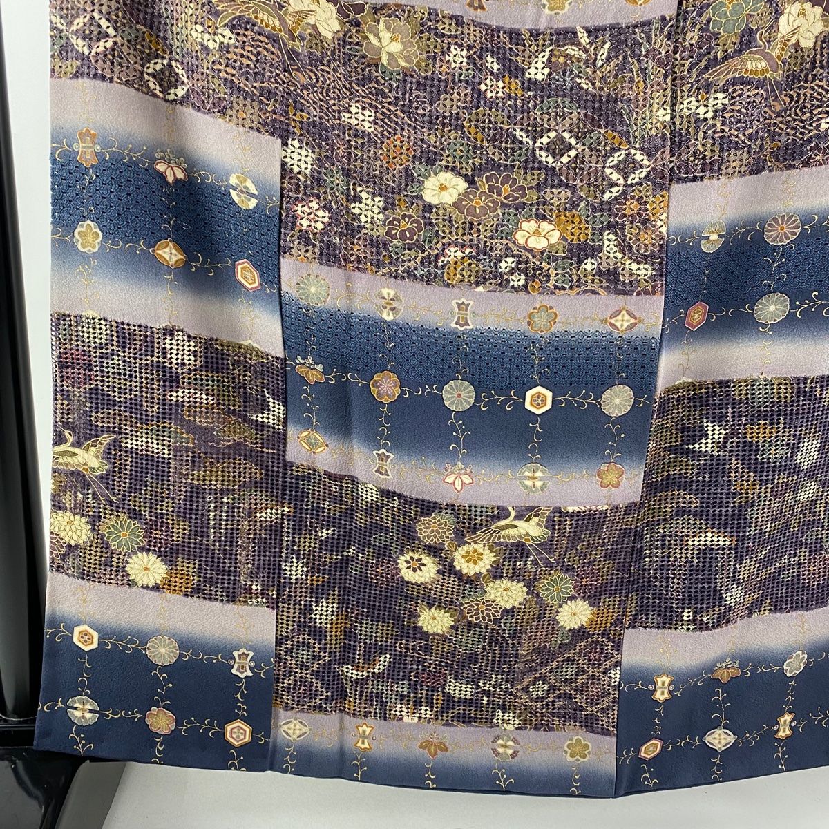 新着商品 裄丈66.5cm 身丈161.5cm 袷 紺色 汕頭刺繍 金糸 鶴 草花 逸品