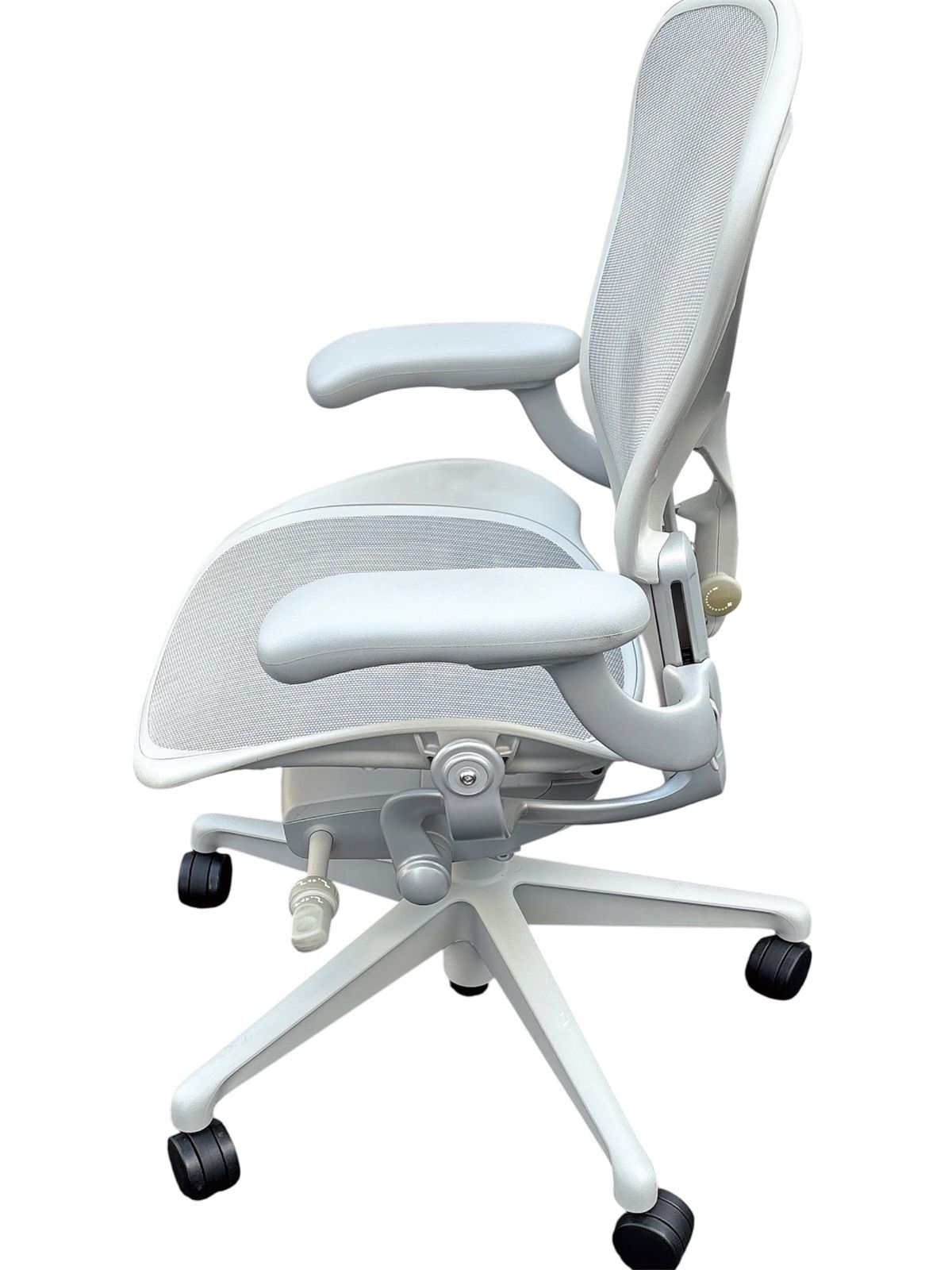 アーロンチェア リマスタード Bサイズ　ダークミネラルベース Herman Miller 即納在庫有 ハーマンミラー アーロンチェア リ
