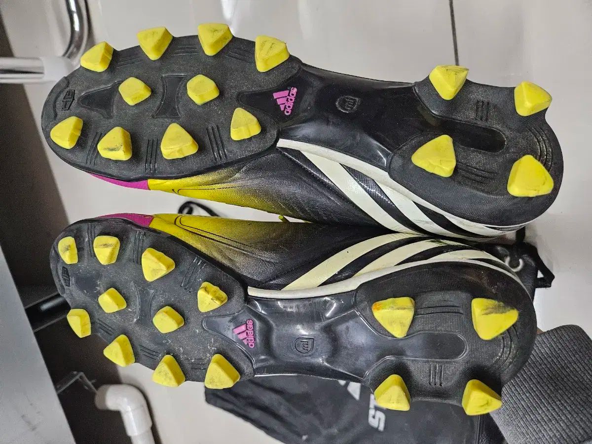 ハイパーヴェノム ナイキ NIKE ファントム サッカー サッカースパイク HG DF AG-PRO NIKE(ナイキ)の「ナイキ 激レア II スパイク 0 ファタル SG-PRO