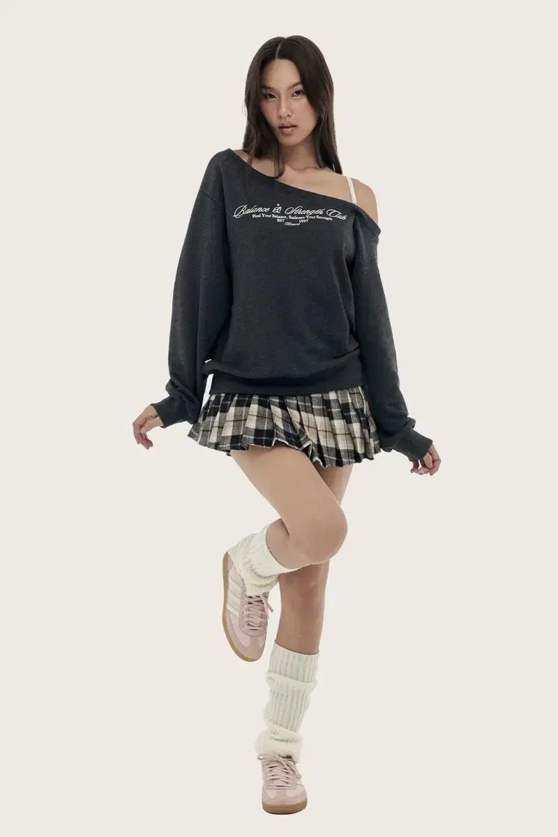 クリシェ シアー 片方オフショルダー スウェットシャツ クリシェ オフショルダー スウェットシャツ ソーバーショップ タナット ザ バーネット