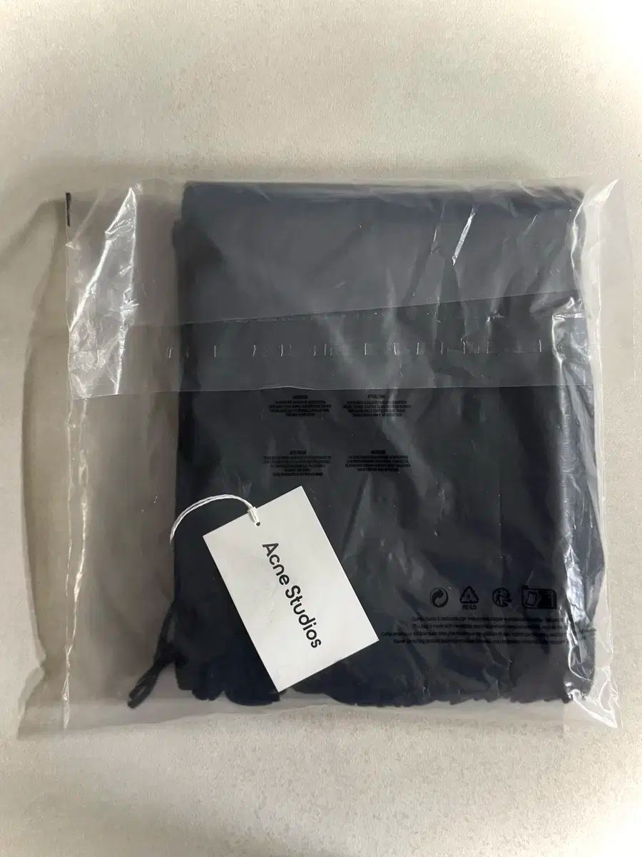 未開封 新品 Acne Studios(アクネストゥディオズ) スタジオ