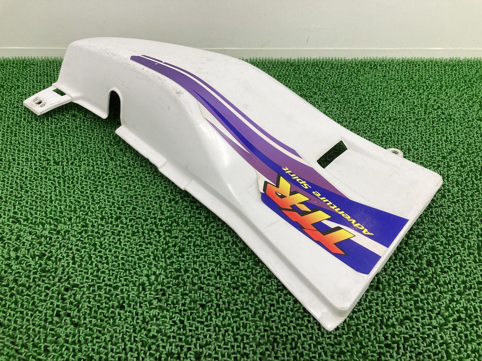 TT250Rレイド サイドカバー 左 白 ヤマハ 純正 バイク 部品 4WA-082*** ペイント素材に 割れ欠け無し 品薄 希少品 【中古】 39 TT250Rレイド サイドカバー 左 白 ヤマハ 純正 中古 バイク 部品 4WA