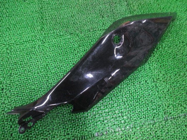 Z400 シートカウル 左 黒M 36041-0037/36041-0042 カワサキ 純正 中古 36041-0037 36041-0042 NINJA400 テールカウル コケキズなし