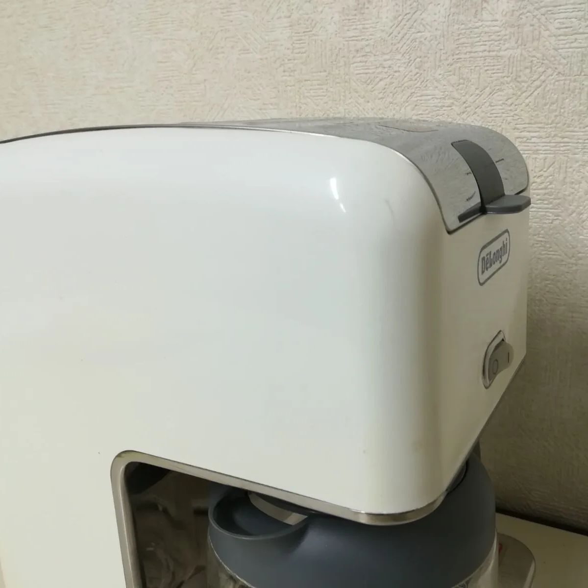 未使用　デロンギ　ドリップコーヒーメーカー　白 Amazon | デロンギ(DeLonghi) ドリップコーヒーメーカー 0.65L