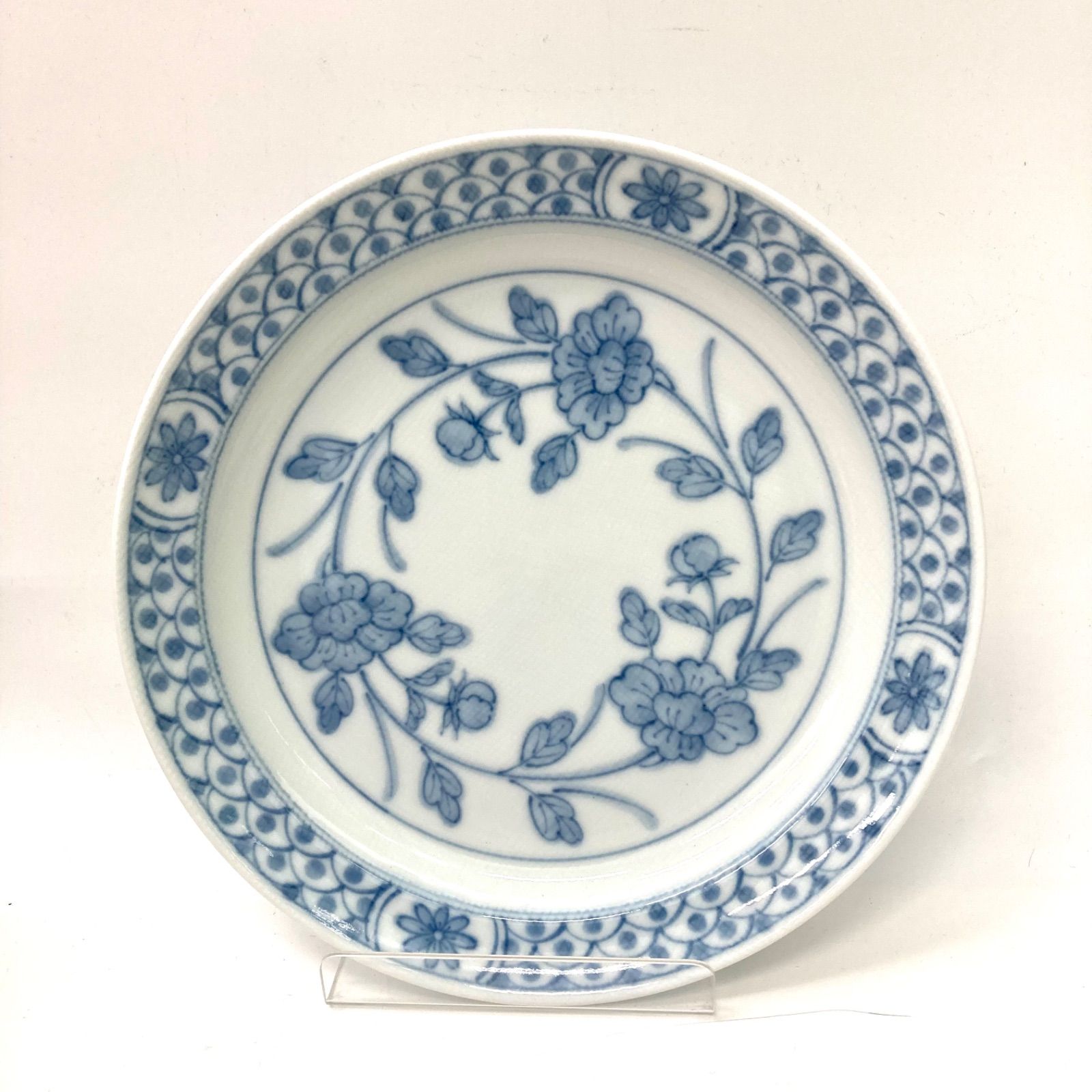 たち吉　京唐草￼ 銘名￼皿5枚セット　新品未使用　17cm￼中皿　取り皿　箱付 Amazon.co.jp: たち吉 間取草花 中皿 銘々皿 5枚 : ホーム＆キッチン