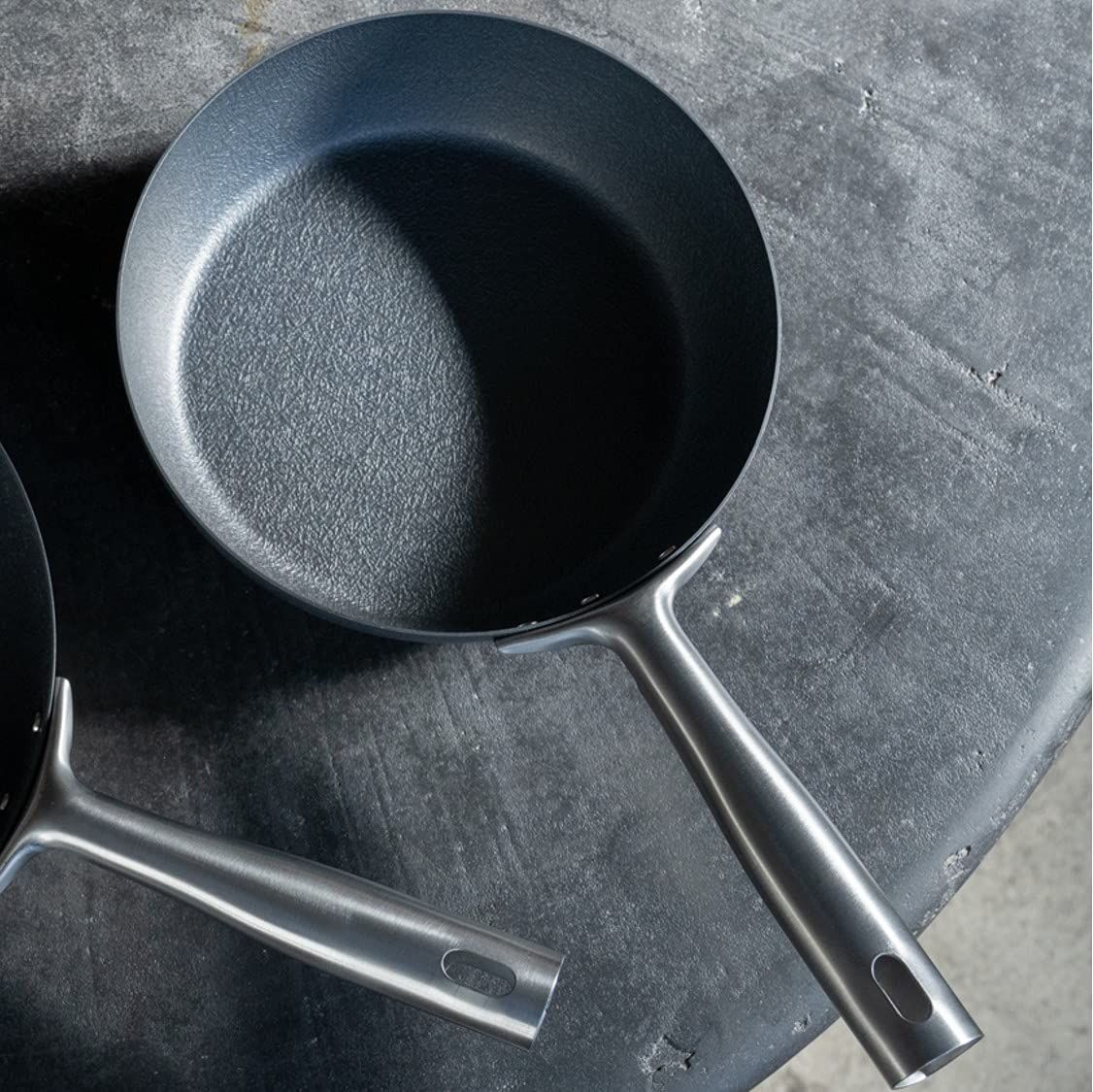 LE CREUSET スキレット 20cm マットブラック Amazon｜ル・クルーゼ(Le Creuset) シグニチャー スキレット 20cm