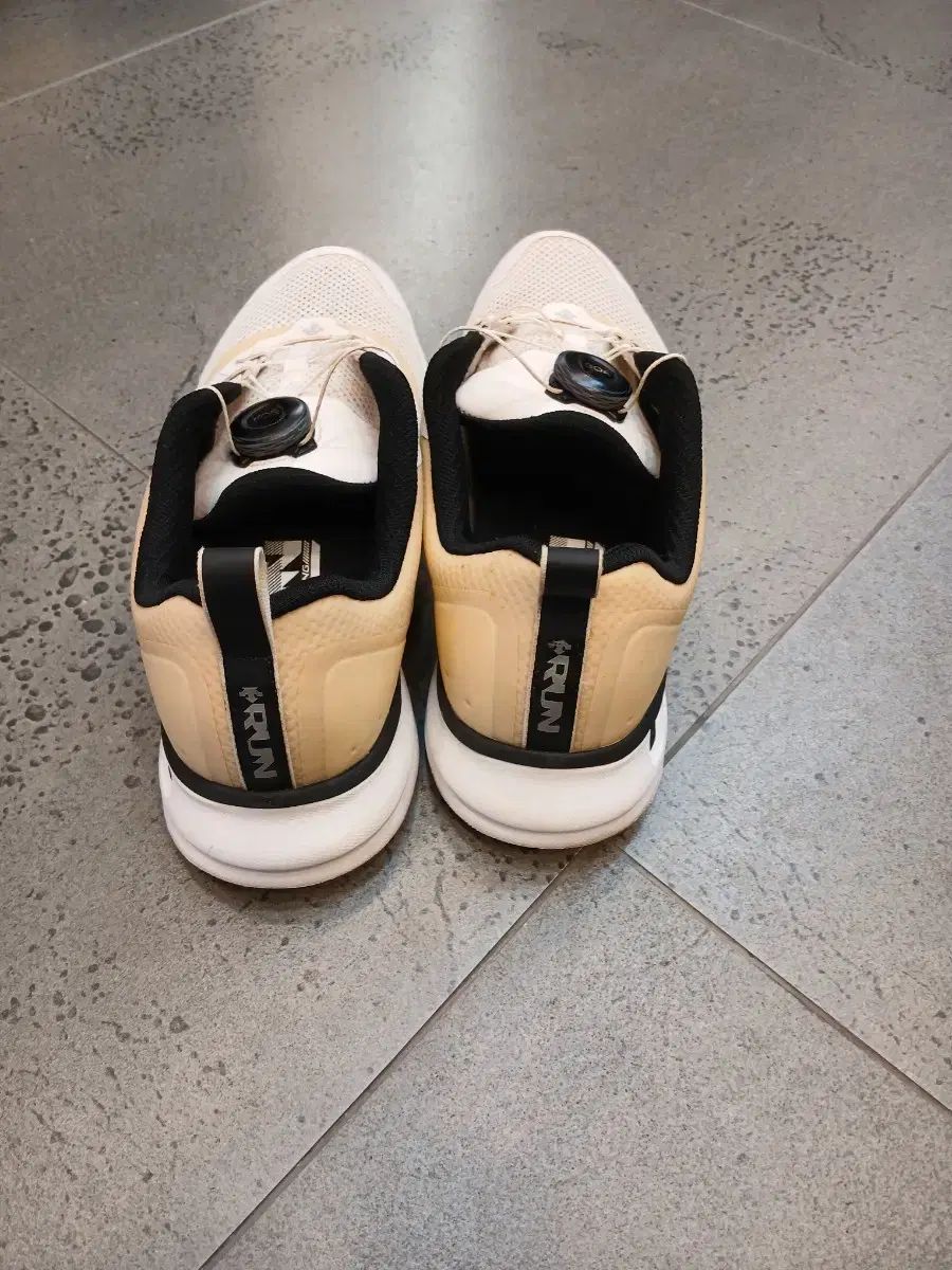 DESCENTE デサント