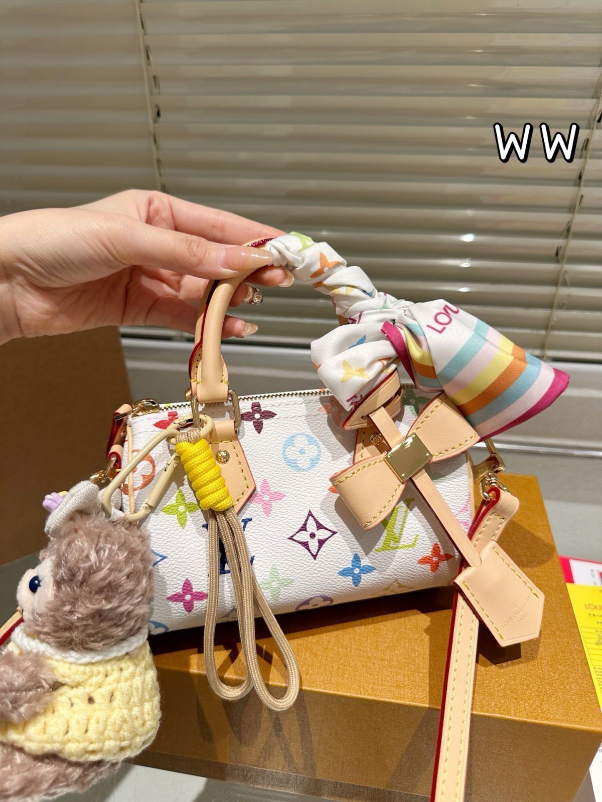 今日特価】LV Pillow Bag Mini リボンアクセサリー付き サイズ