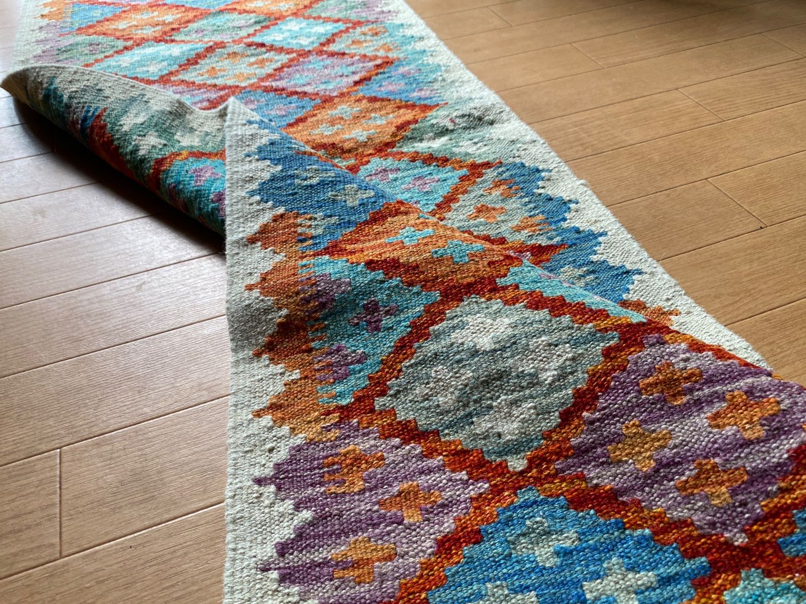 アフガニスタンの手織り草木染リバーシブルのキリム センスの良い素敵なキリム選びました