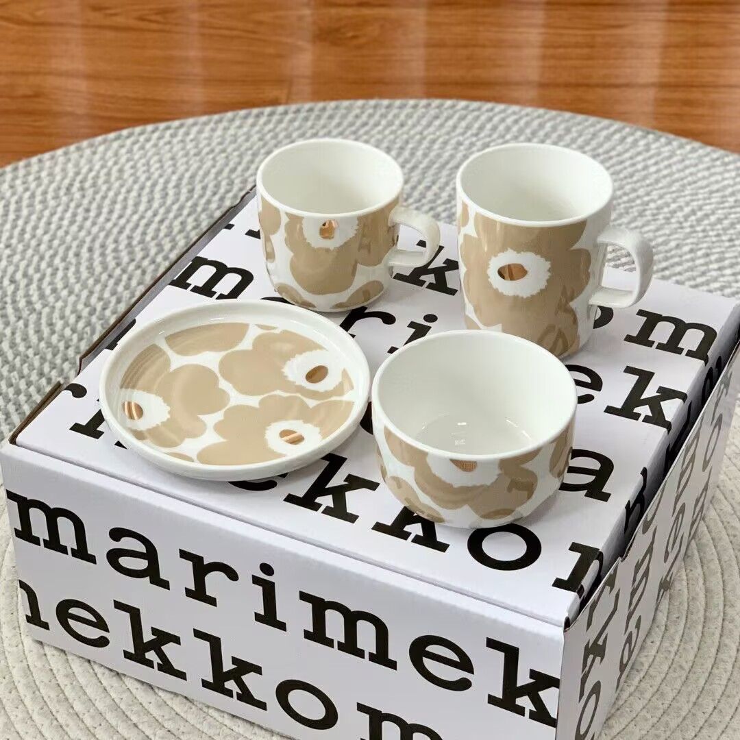 Marimekkoの食器のセット