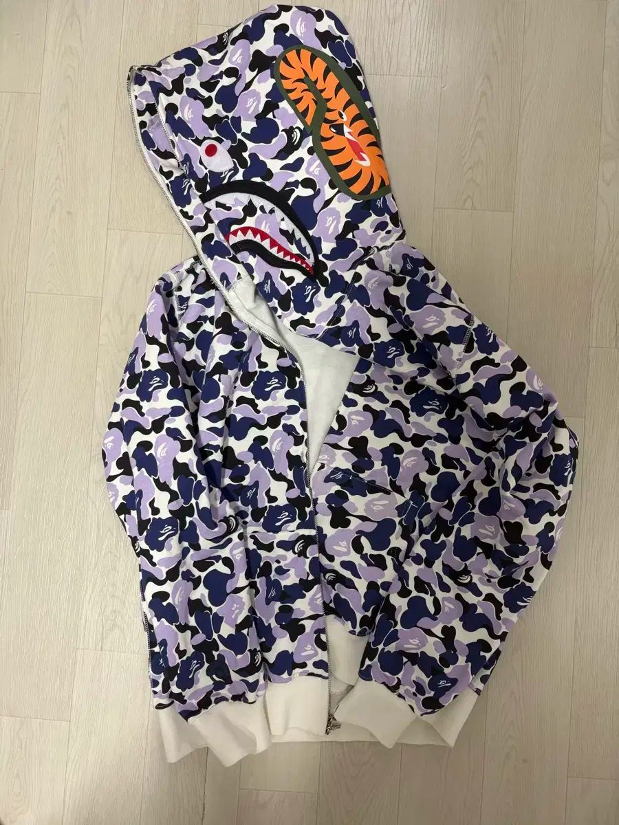 A BATHING APE アベイシングエイプ シャークフードジップアップ パープルカモ