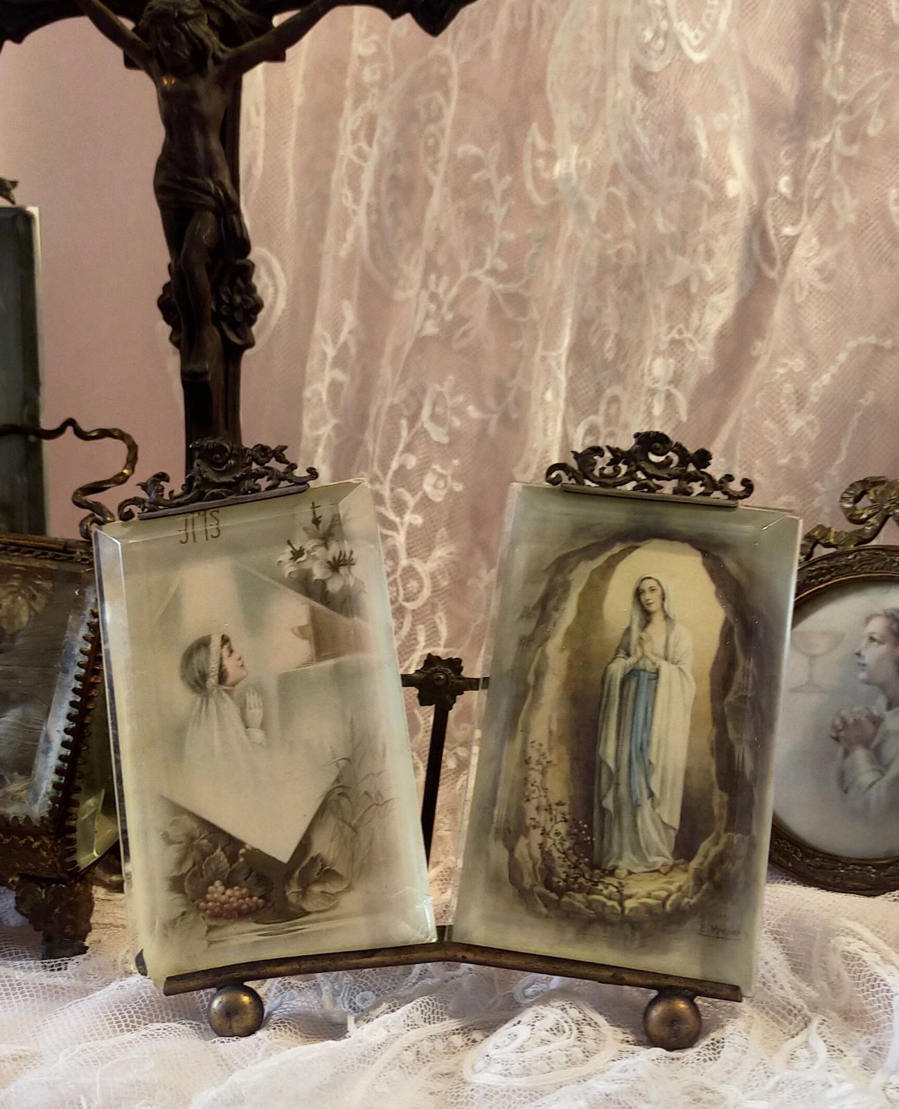 菊紋付き勲章・賞状額。縦約61cm x 横約96cm 国産高級褒章額 NF-H-1