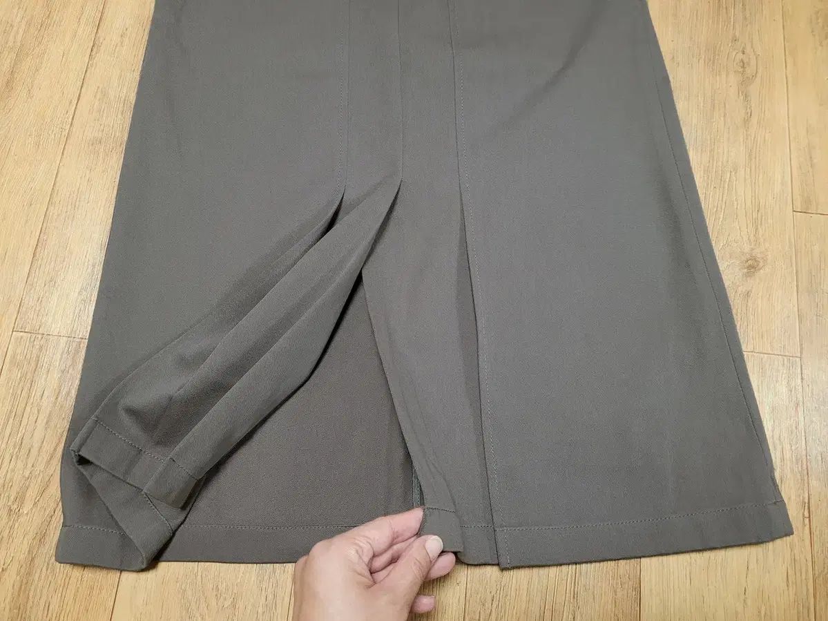 ベルト付き スリットスカート